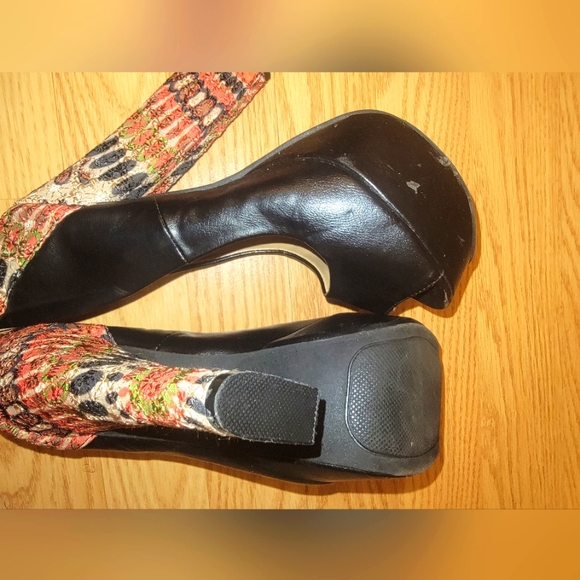 Heels - Picture 4 of 4